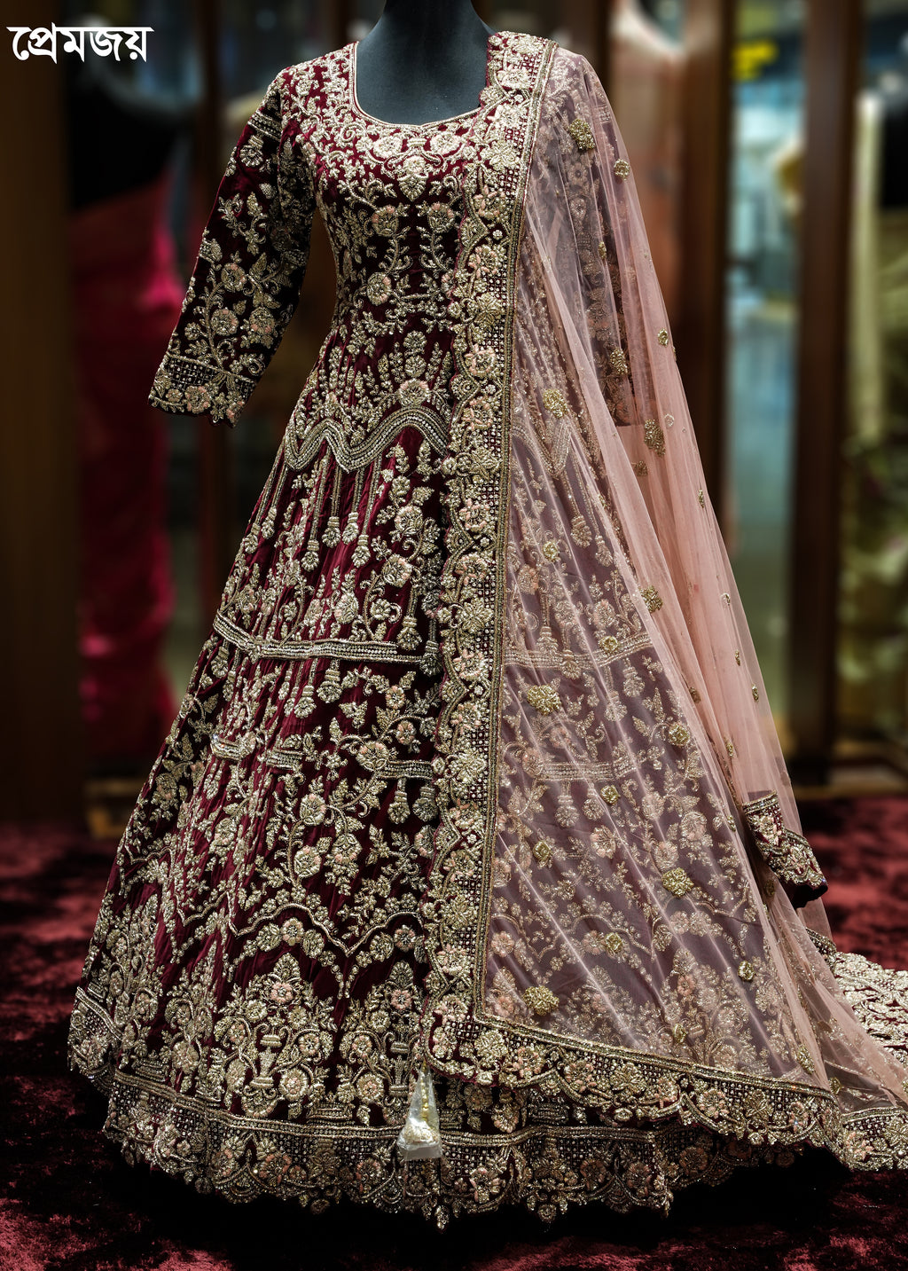 🔥 Flat 70% – 80% OFF - Luxury Tail Cut Bridal Gown | D48