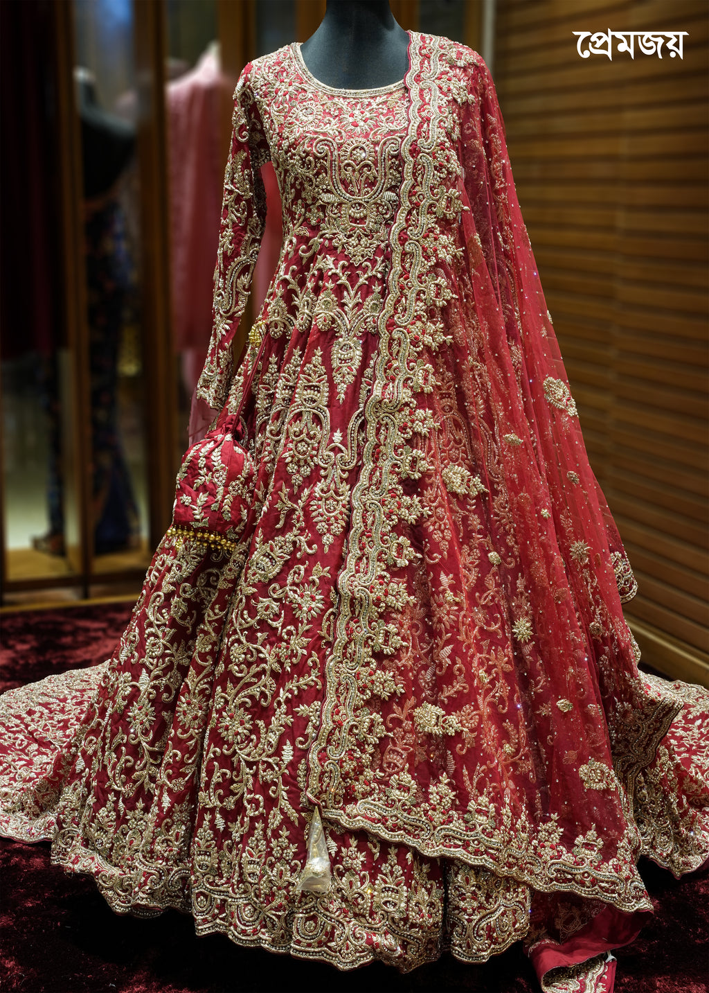 🔥 Flat 70% – 80% OFF - Luxury Tail Cut Bridal Gown | D46