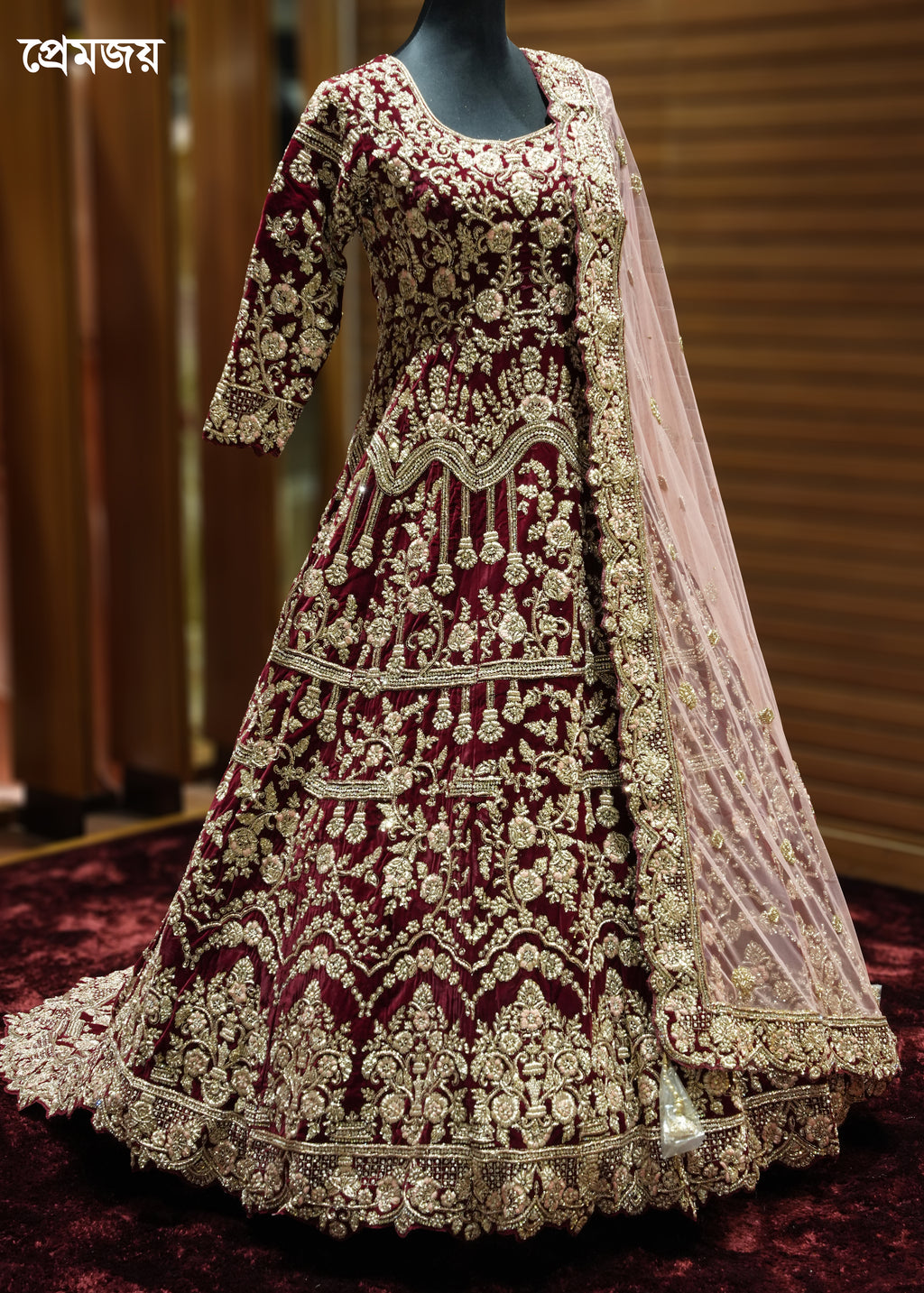 🔥 Flat 70% – 80% OFF - Luxury Tail Cut Bridal Gown | D48