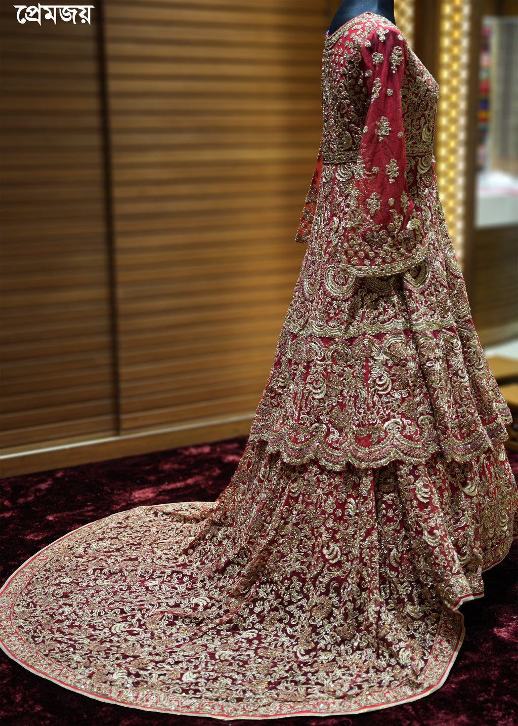 🔥 Flat 70% – 80% OFF - Luxury Tail Cut Bridal Gown | D71