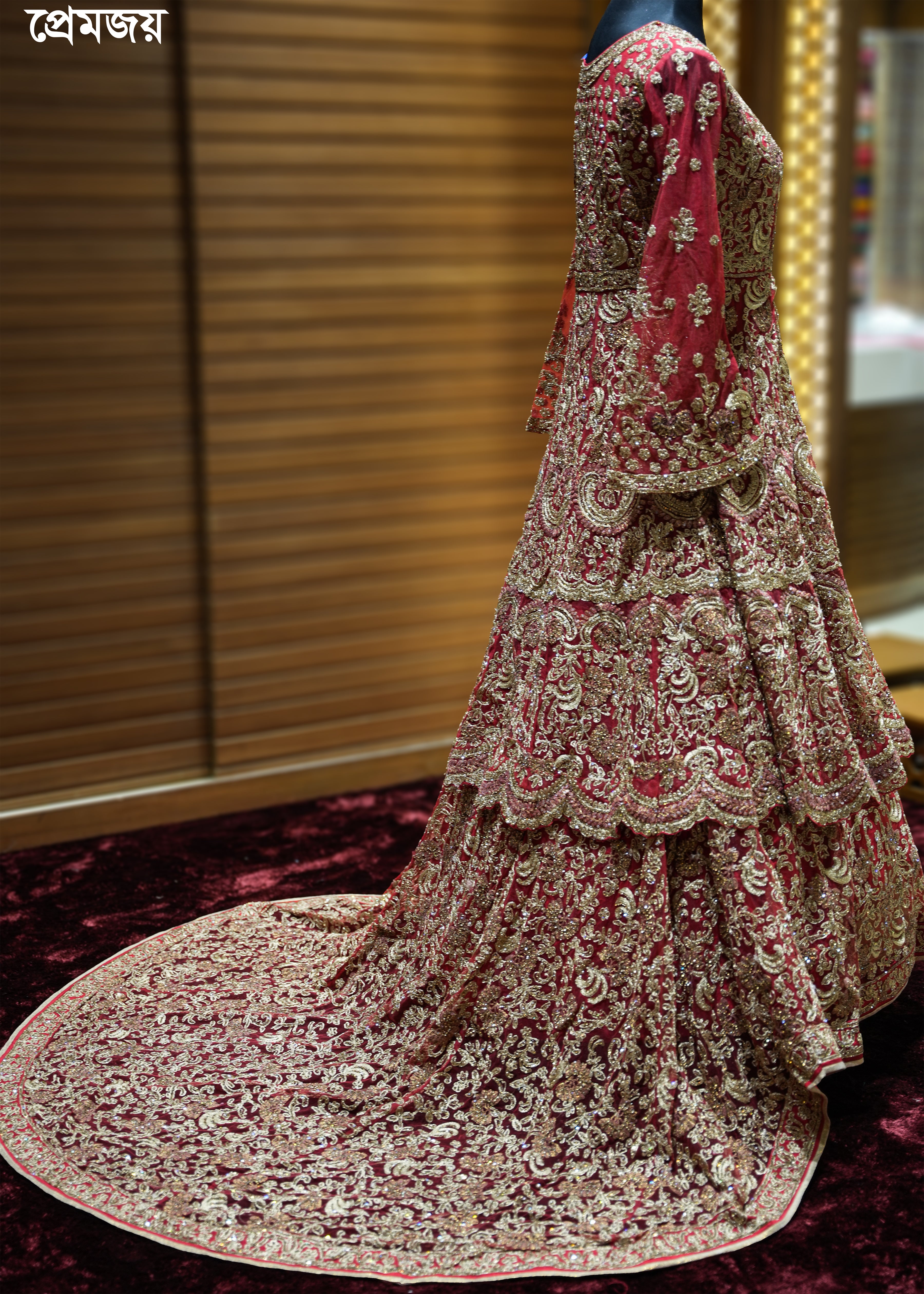 🔥 Flat 70% – 80% OFF - Luxury Tail Cut Bridal Gown | D71