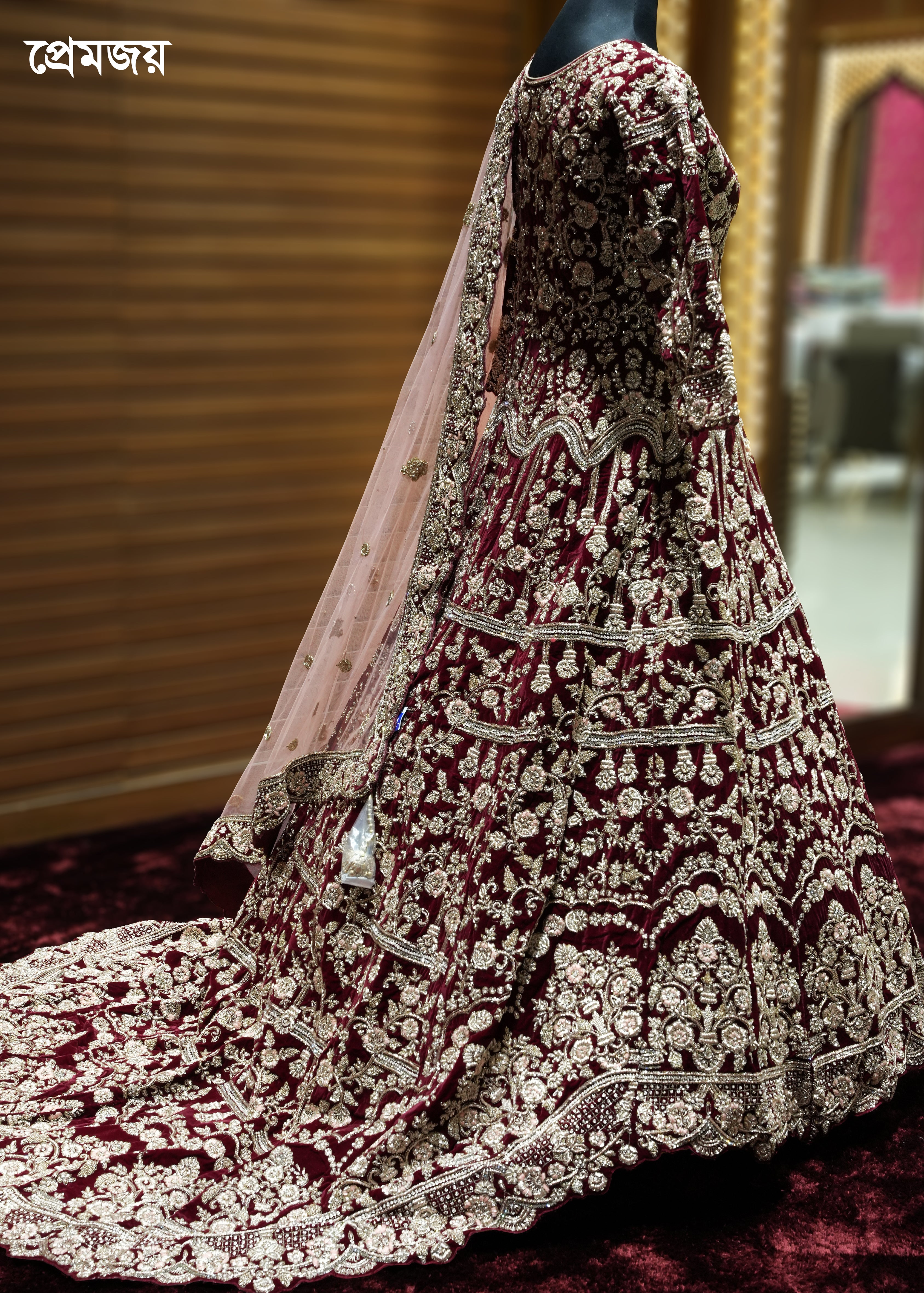 🔥 Flat 70% – 80% OFF - Luxury Tail Cut Bridal Gown | D48