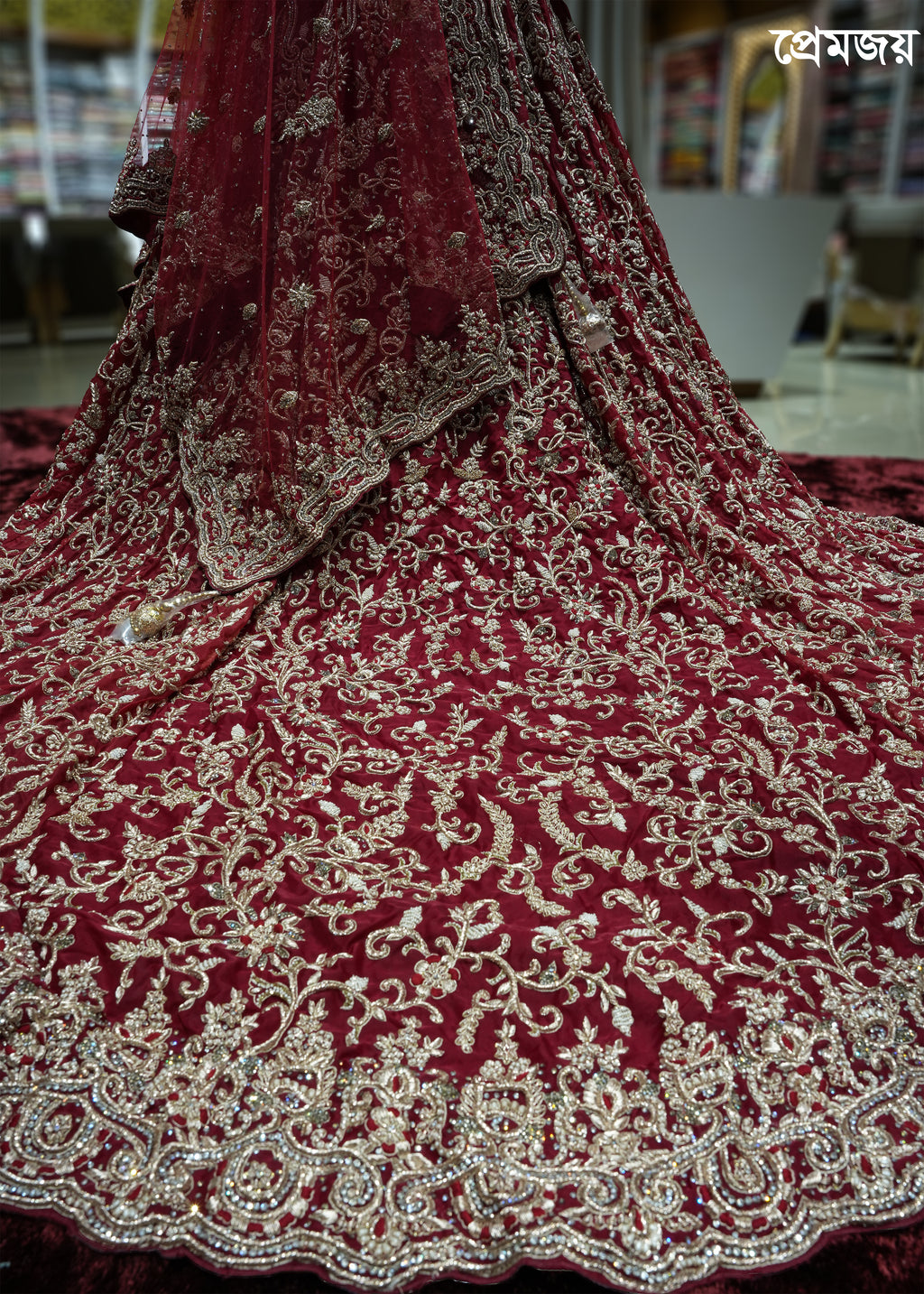 🔥 Flat 70% – 80% OFF - Luxury Tail Cut Bridal Gown | D46