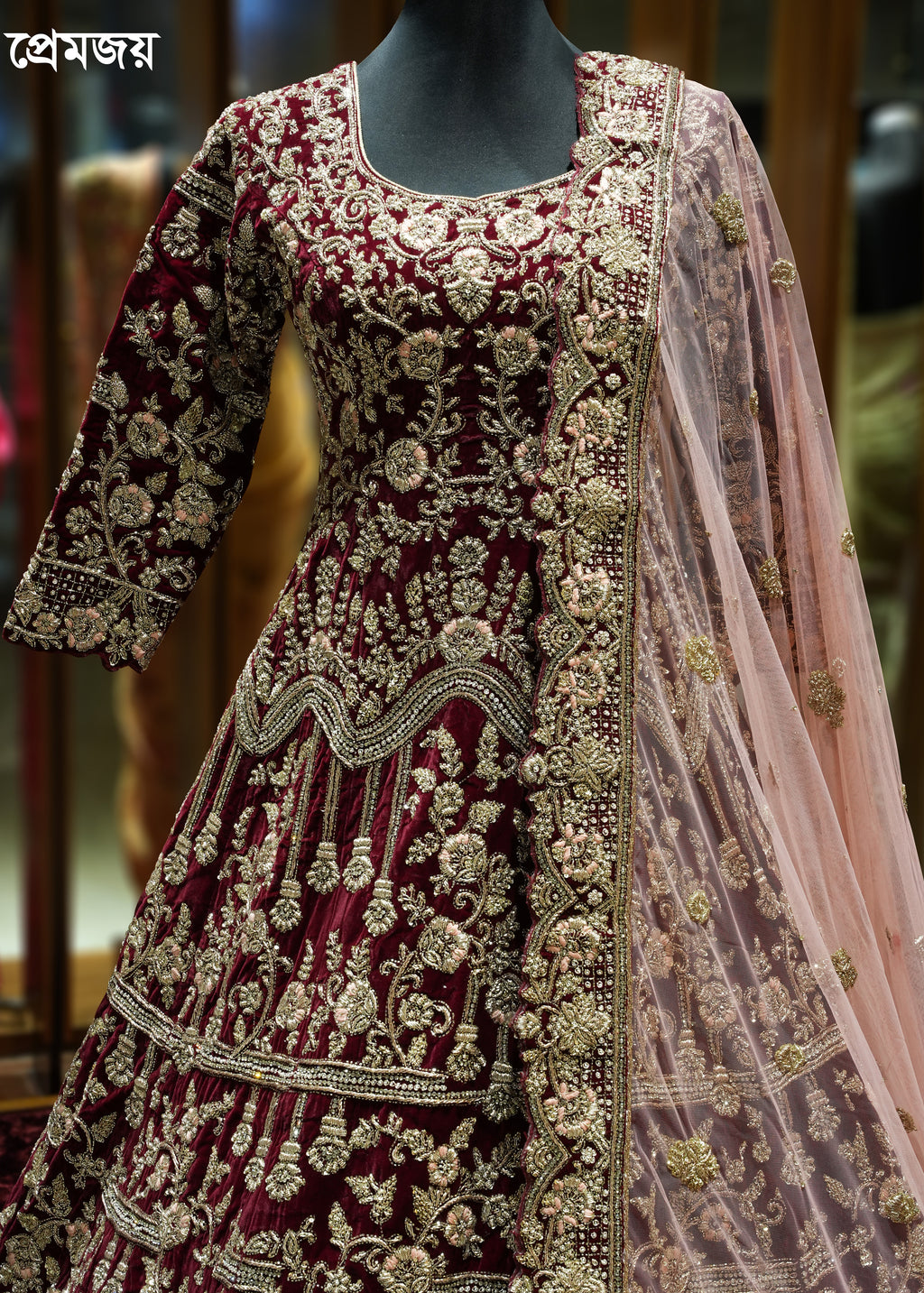 🔥 Flat 70% – 80% OFF - Luxury Tail Cut Bridal Gown | D48