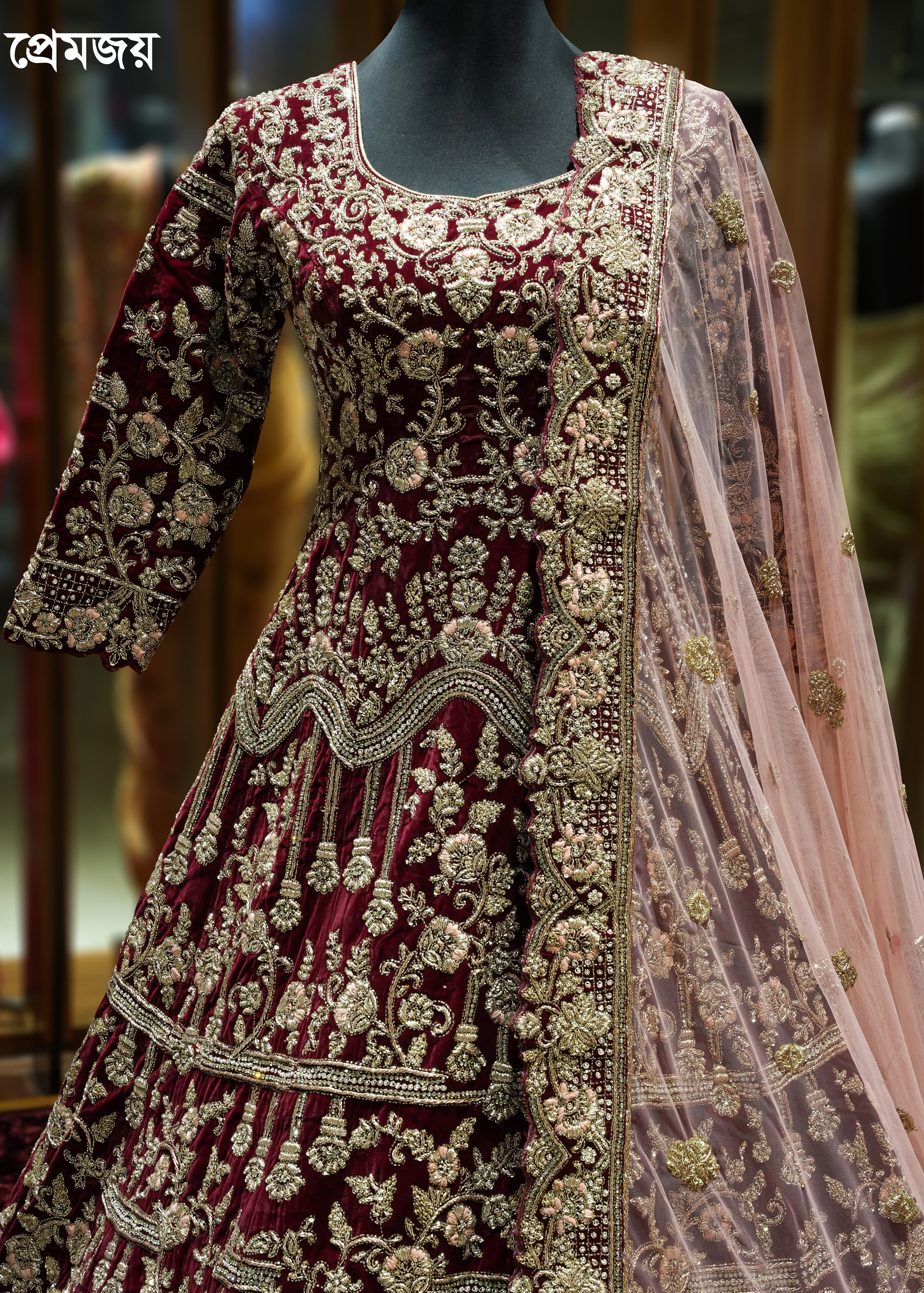 🔥 Flat 70% – 80% OFF - Luxury Tail Cut Bridal Gown | D48