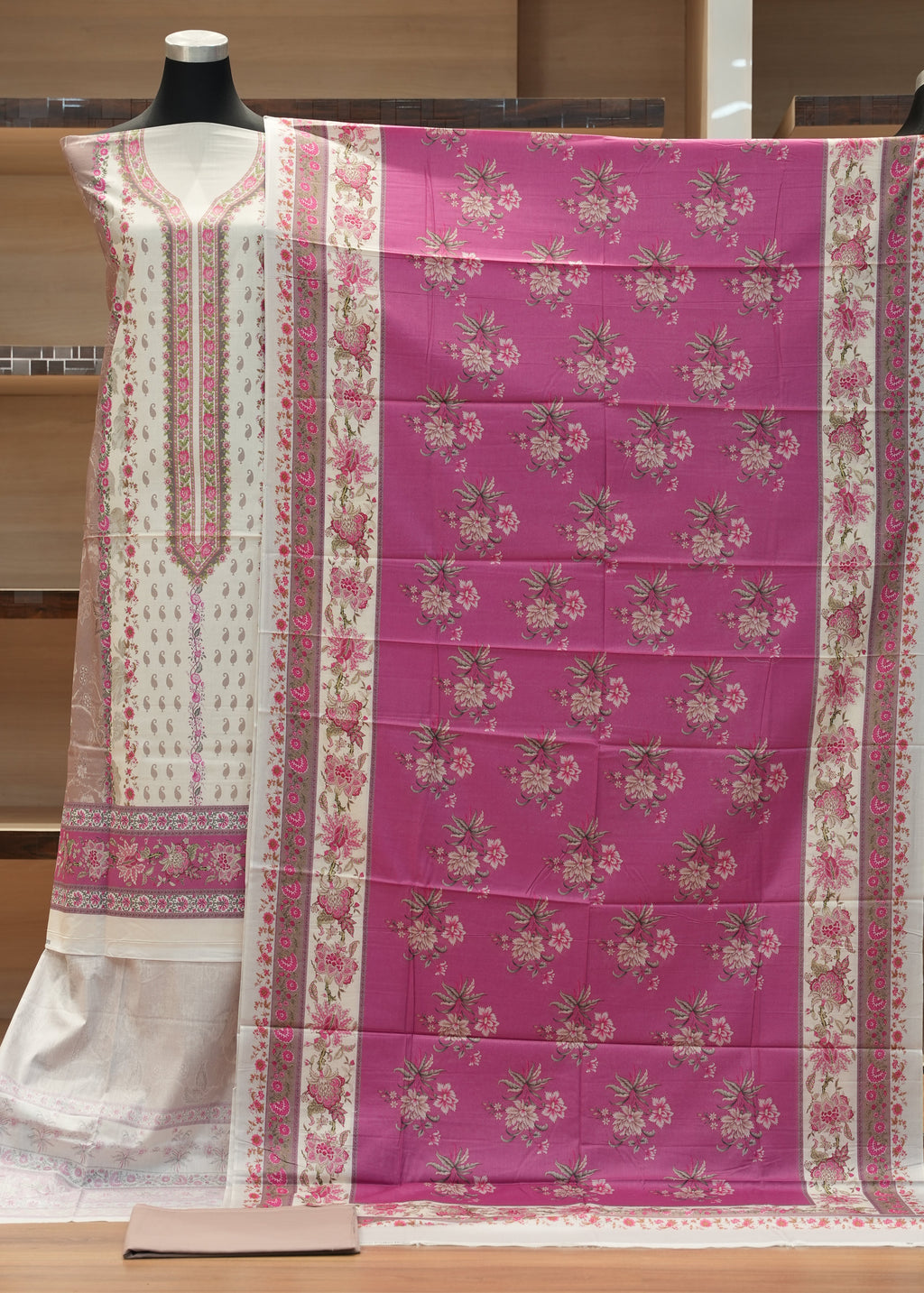 🛍️ Buy at Wholesale Price | Premium Cotton Lawn – D13