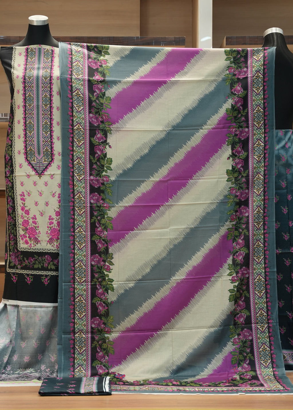 🛍️ Buy at Wholesale Price | Premium Cotton Lawn – D18