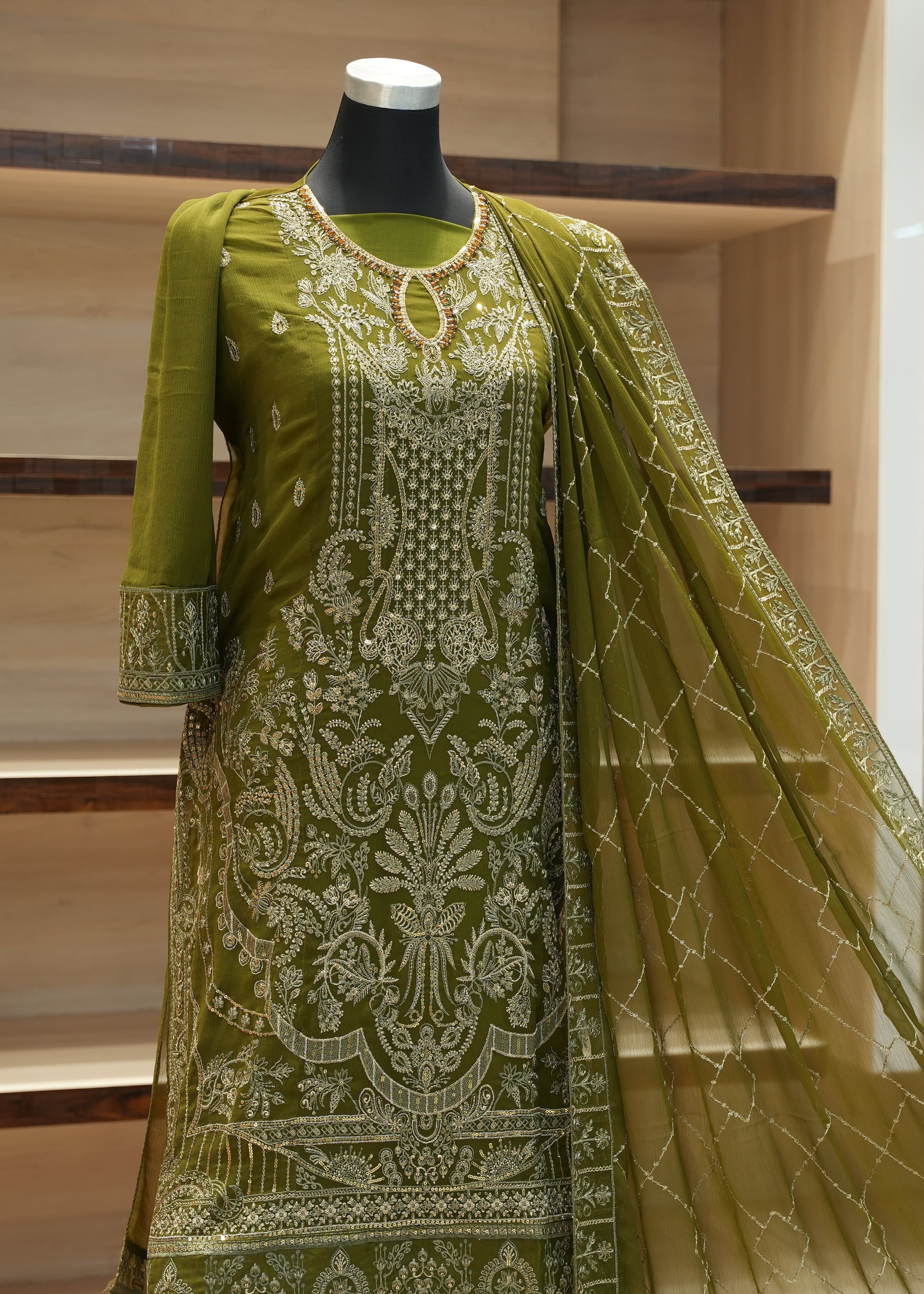 🔥 Discounts & Offers - Unstitched Three Piece Set | D103