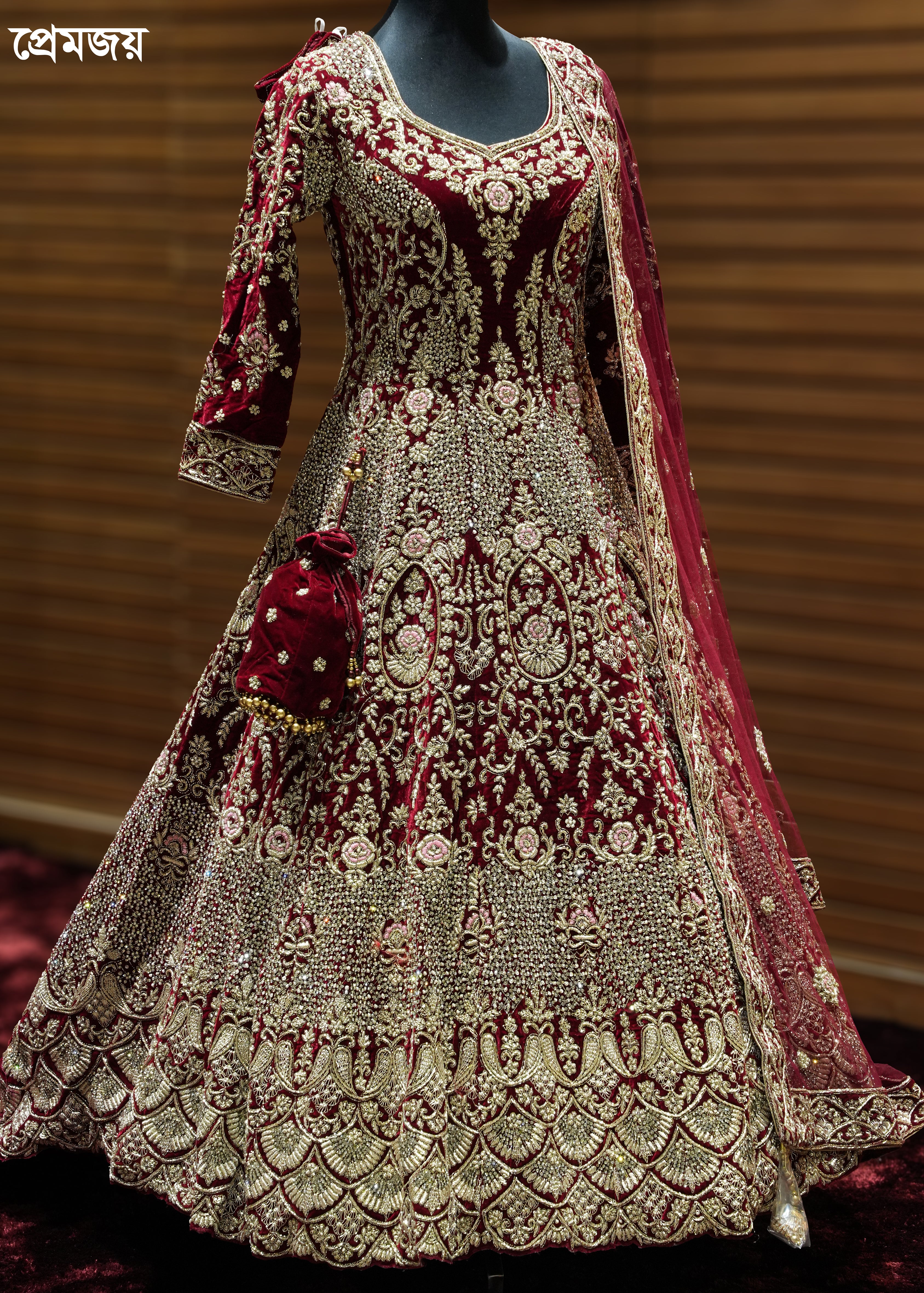 🔥 Flat 70% – 80% OFF - Luxury Tail Cut Bridal Gown | D47