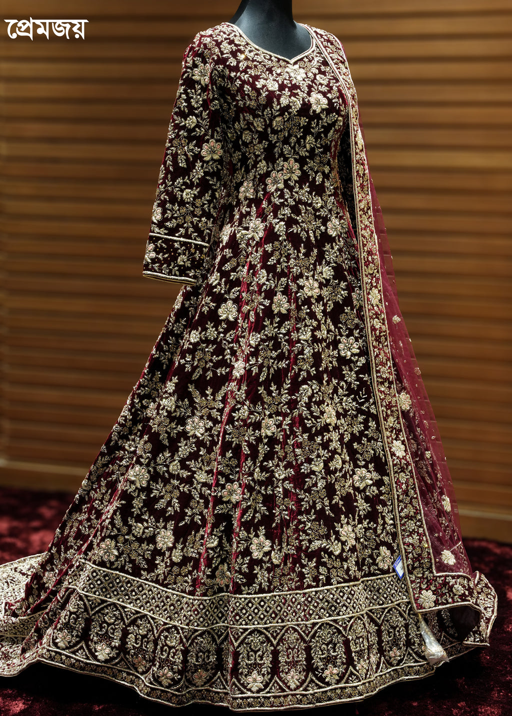 🔥 Flat 70% – 80% OFF - Luxury Tail Cut Bridal Gown | D50