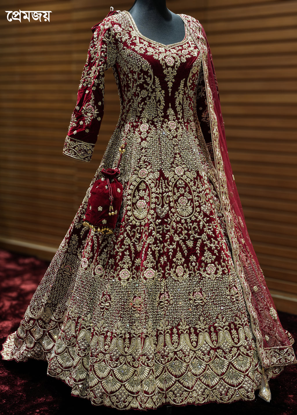 🔥 Flat 70% – 80% OFF - Luxury Tail Cut Bridal Gown | D47