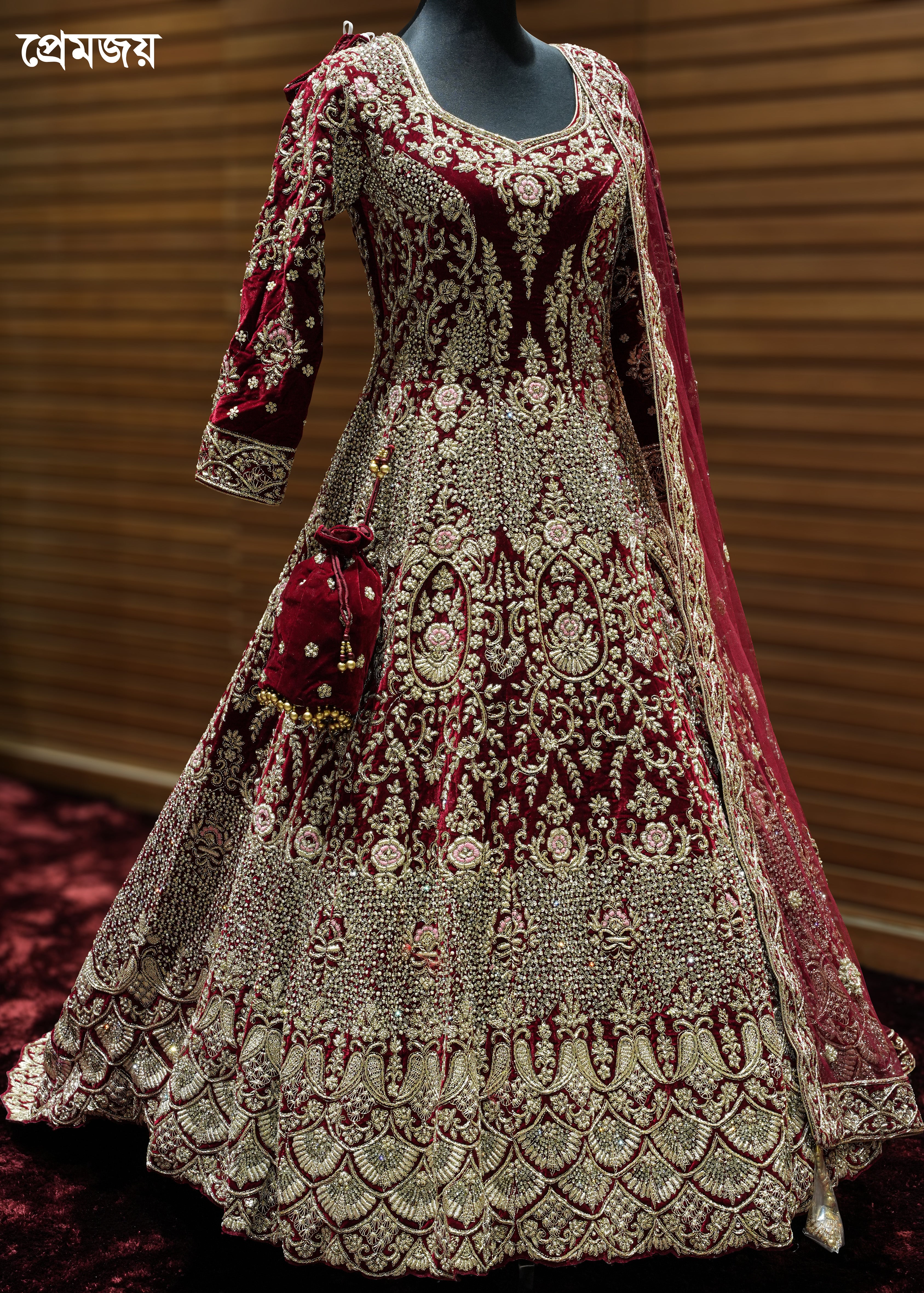 🔥 Flat 70% – 80% OFF - Luxury Tail Cut Bridal Gown | D47