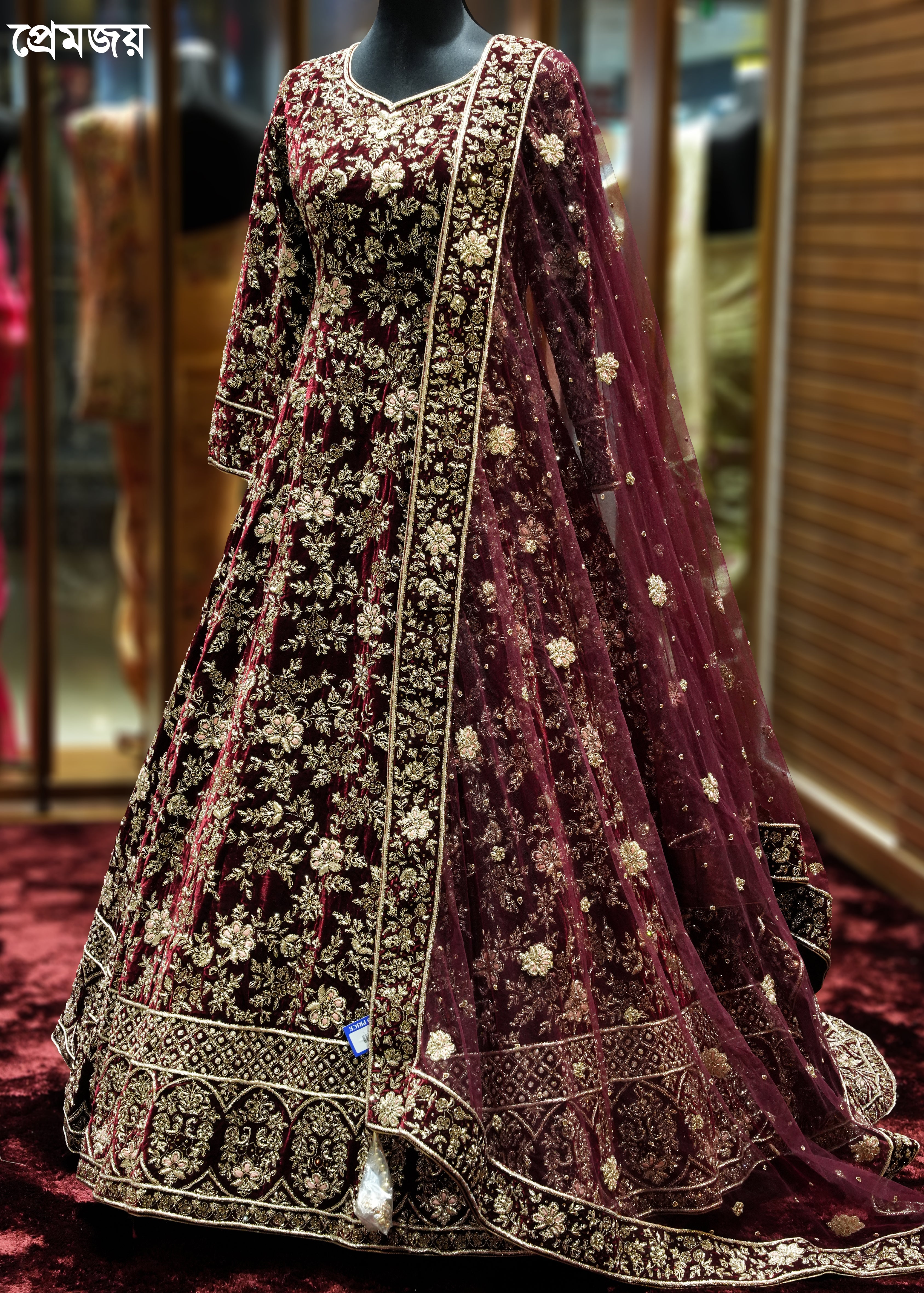 🔥 Flat 70% – 80% OFF - Luxury Tail Cut Bridal Gown | D50